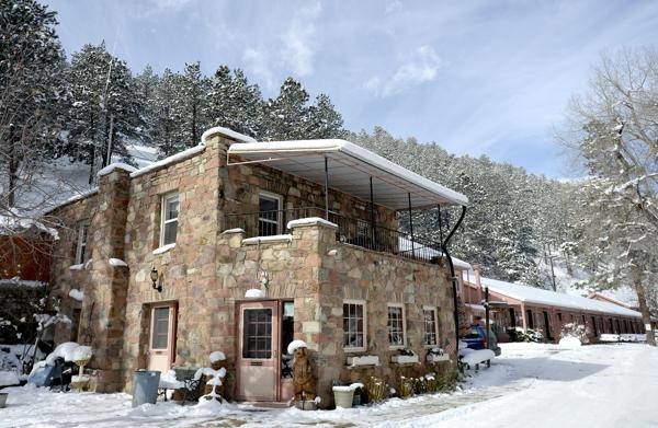 Boulder Adventure Lodge has an idyllic canyon location